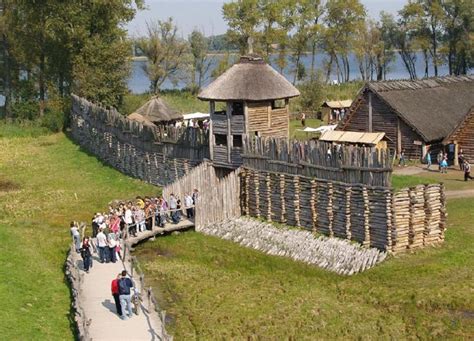 BISKUPIN MUZEUM ARCHEOLOGICZNE skansen。